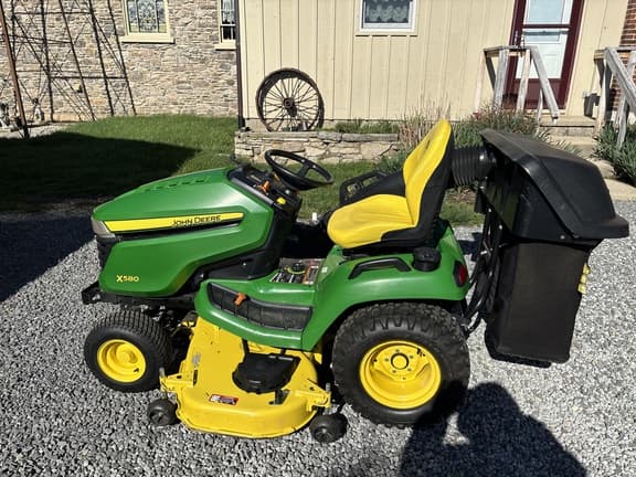 Image of John Deere X580 equipment image 1