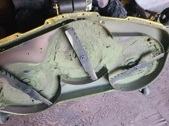 Image of John Deere X580 equipment image 4