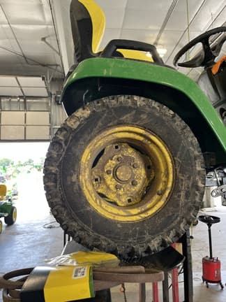Image of John Deere X580 equipment image 1