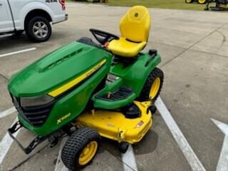 Image of John Deere X580 equipment image 1