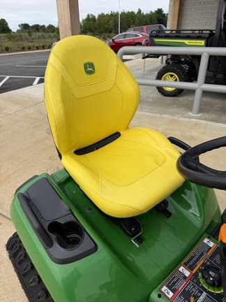 Image of John Deere X580 equipment image 4