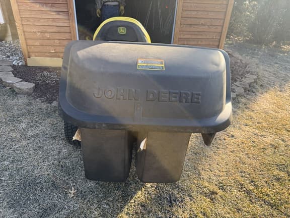 Image of John Deere X590 equipment image 3