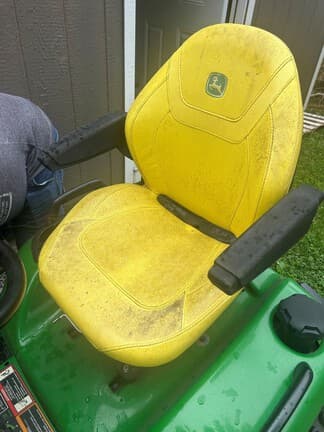 Image of John Deere X590 equipment image 4