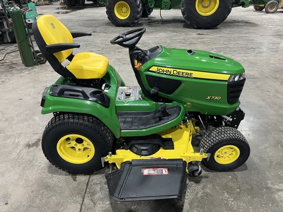 Image of John Deere X730 equipment image 3