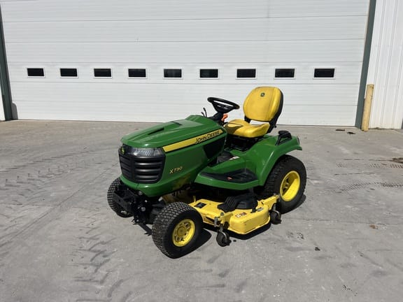 2021 John Deere X730 Equipment Image0