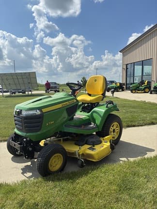 Image of John Deere X734 equipment image 3