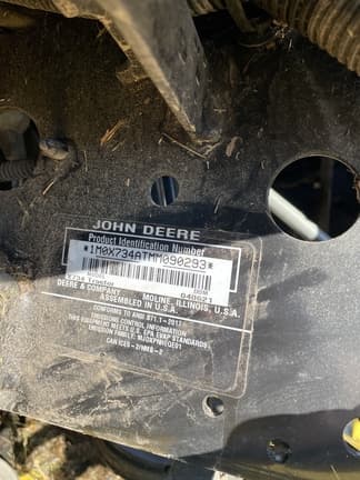 Image of John Deere X734 equipment image 4