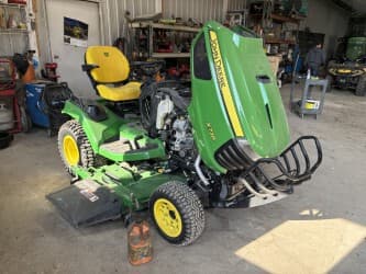 Image of John Deere X738 equipment image 1