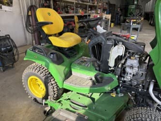 Image of John Deere X738 equipment image 4