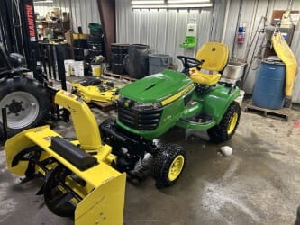 2021 John Deere X738 Equipment Image0