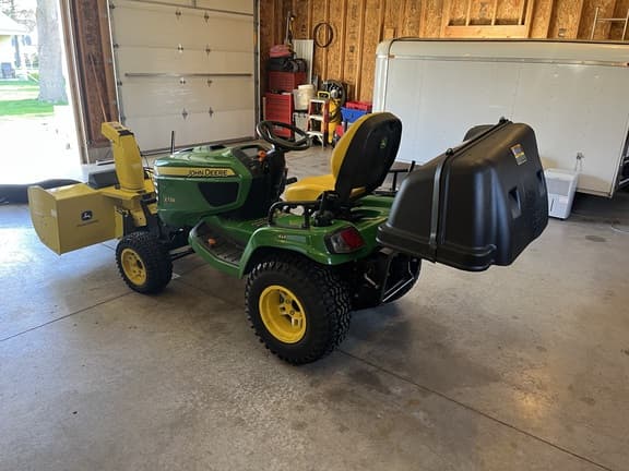 Image of John Deere X738 equipment image 2