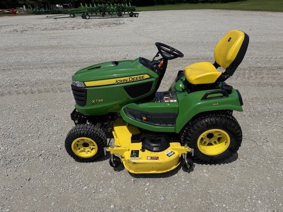 Image of John Deere X738 equipment image 1