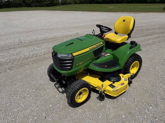 2021 John Deere X738 Equipment Image0