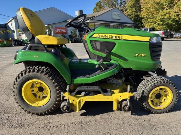 Image of John Deere X738 equipment image 4