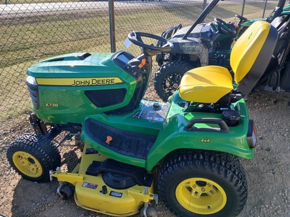 2021 John Deere X738 Equipment Image0