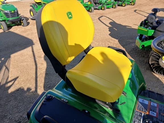 Image of John Deere X738 equipment image 4