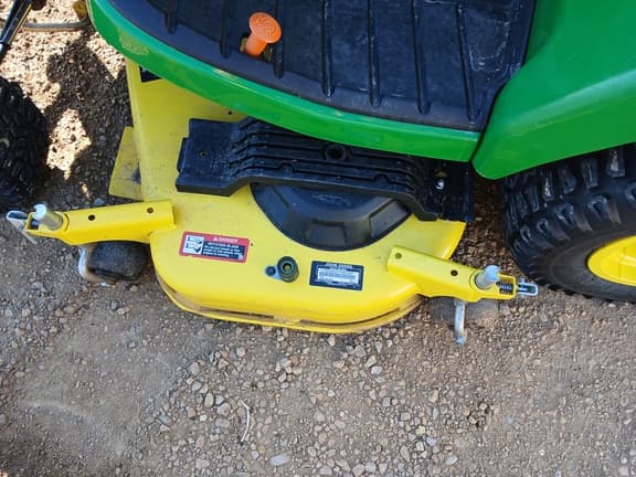 Image of John Deere X738 equipment image 1