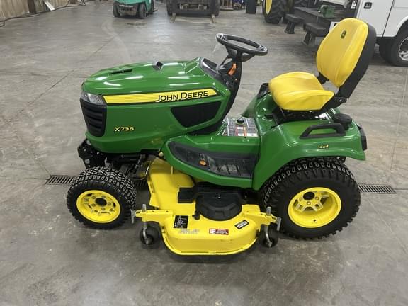 Image of John Deere X738 equipment image 2