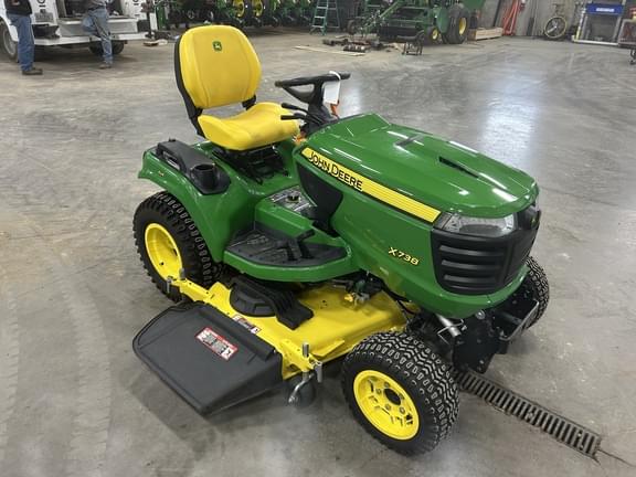 Image of John Deere X738 equipment image 1