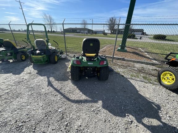 Image of John Deere X738 equipment image 3