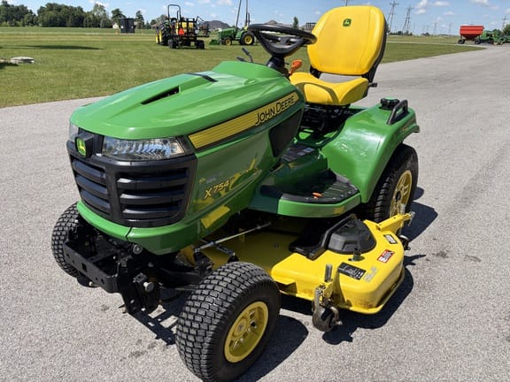 2021 John Deere X754 Equipment Image0