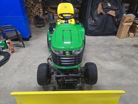 2021 John Deere X758 Equipment Image0