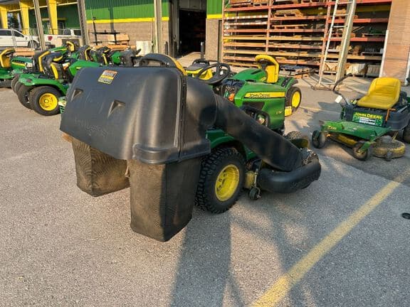 Image of John Deere X758 equipment image 3