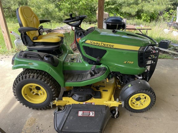 Main image John Deere X758