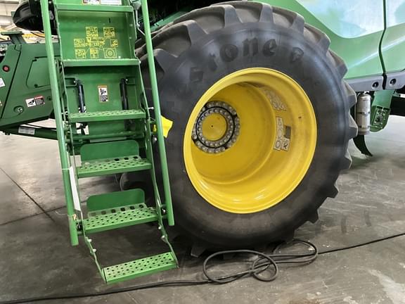 Image of John Deere X9 1000 equipment image 2