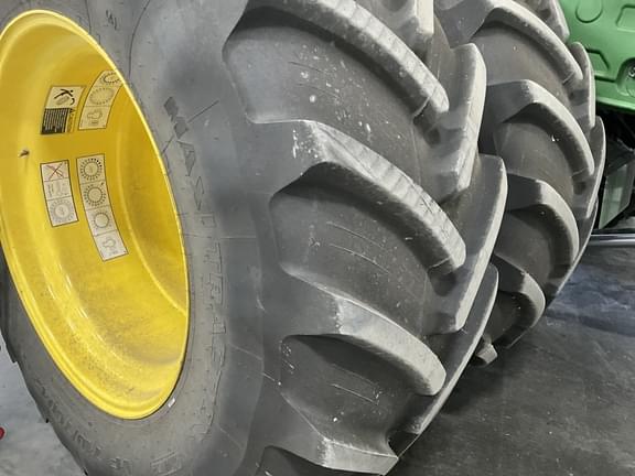 Image of John Deere X9 1000 equipment image 3