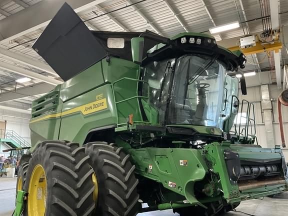 Image of John Deere X9 1000 equipment image 1