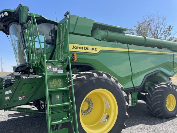 Image of John Deere X9 1000 equipment image 1