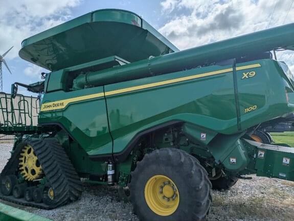 Image of John Deere X9 1100 equipment image 1