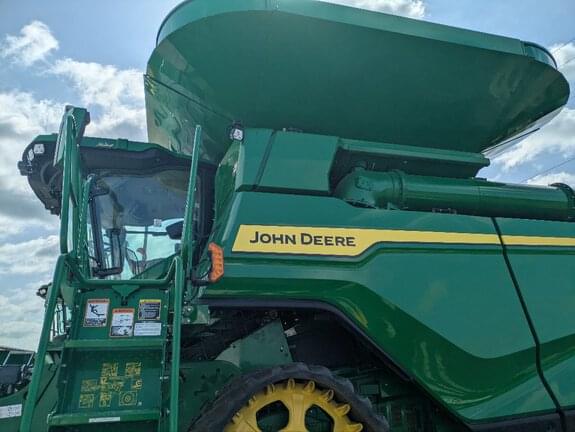 Image of John Deere X9 1100 equipment image 3