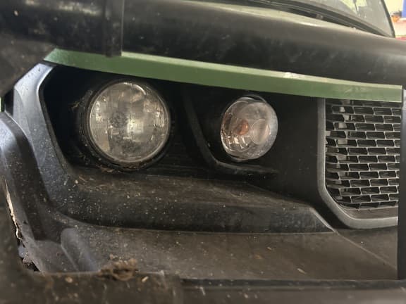 Image of John Deere XUV 835M equipment image 4