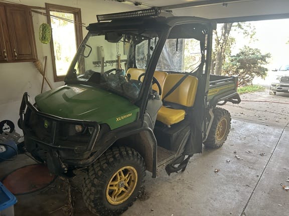 2021 John Deere XUV 835M Equipment Image0