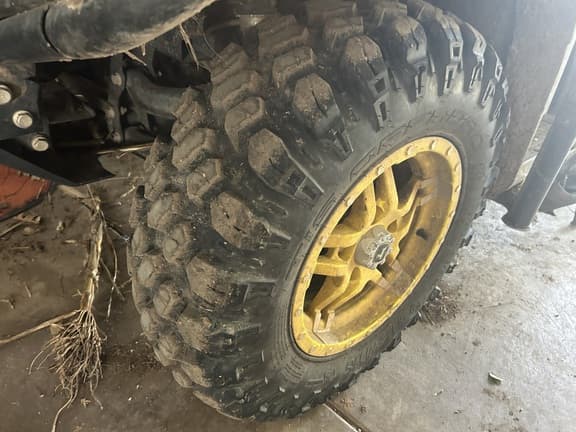 Image of John Deere XUV 835M equipment image 1