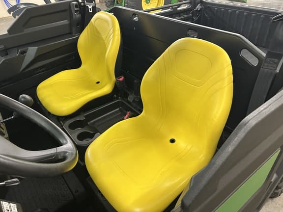 Image of John Deere XUV 835M equipment image 3