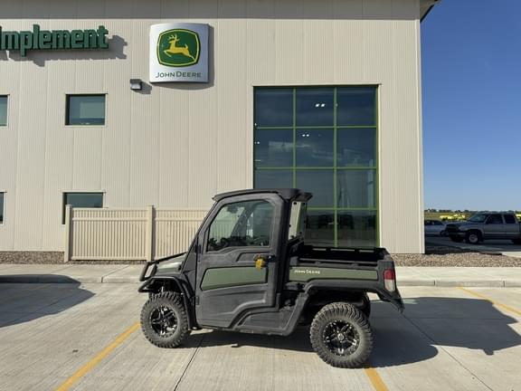 Image of John Deere XUV 835M equipment image 1