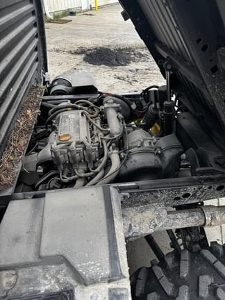 Image of John Deere XUV 835M equipment image 4