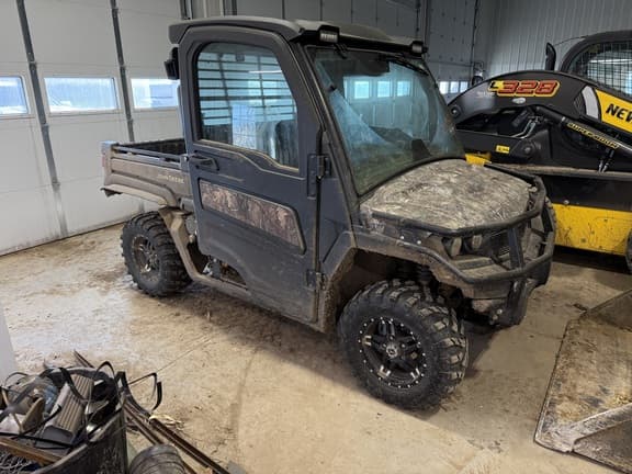 Image of John Deere XUV 835M equipment image 1