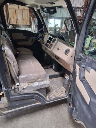 Image of John Deere XUV 835R equipment image 2