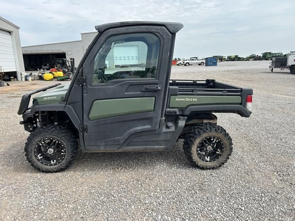 Image of John Deere XUV 835R equipment image 1