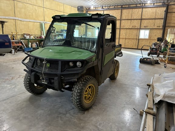 2021 John Deere XUV 835R Equipment Image0