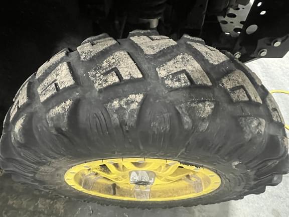 Image of John Deere XUV 835R equipment image 2