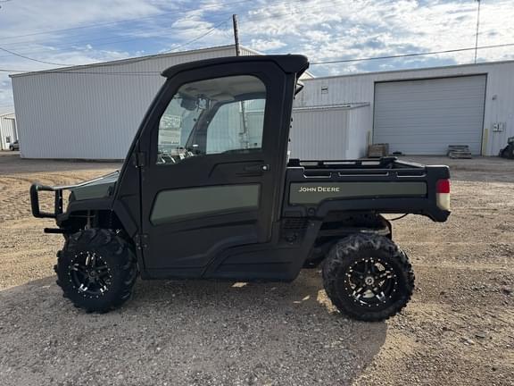 Image of John Deere XUV 835R equipment image 1