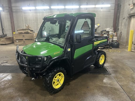 2021 John Deere XUV 835R Equipment Image0