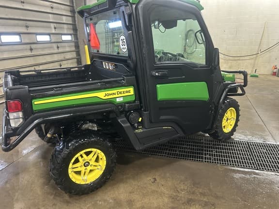 Image of John Deere XUV 835R equipment image 2
