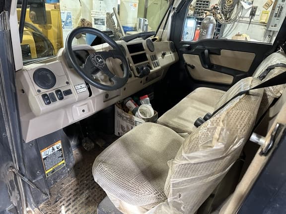 Image of John Deere XUV 835R equipment image 3