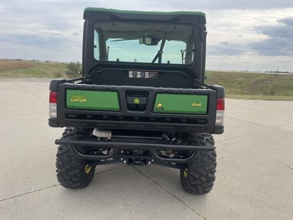 Image of John Deere XUV 835R equipment image 4